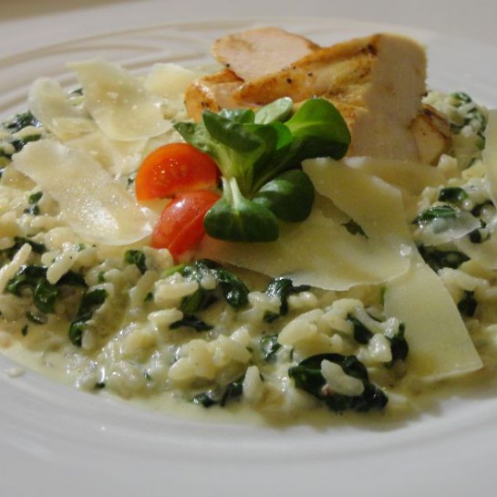 Špenátové risotto s parmazánem a kuřecím masem