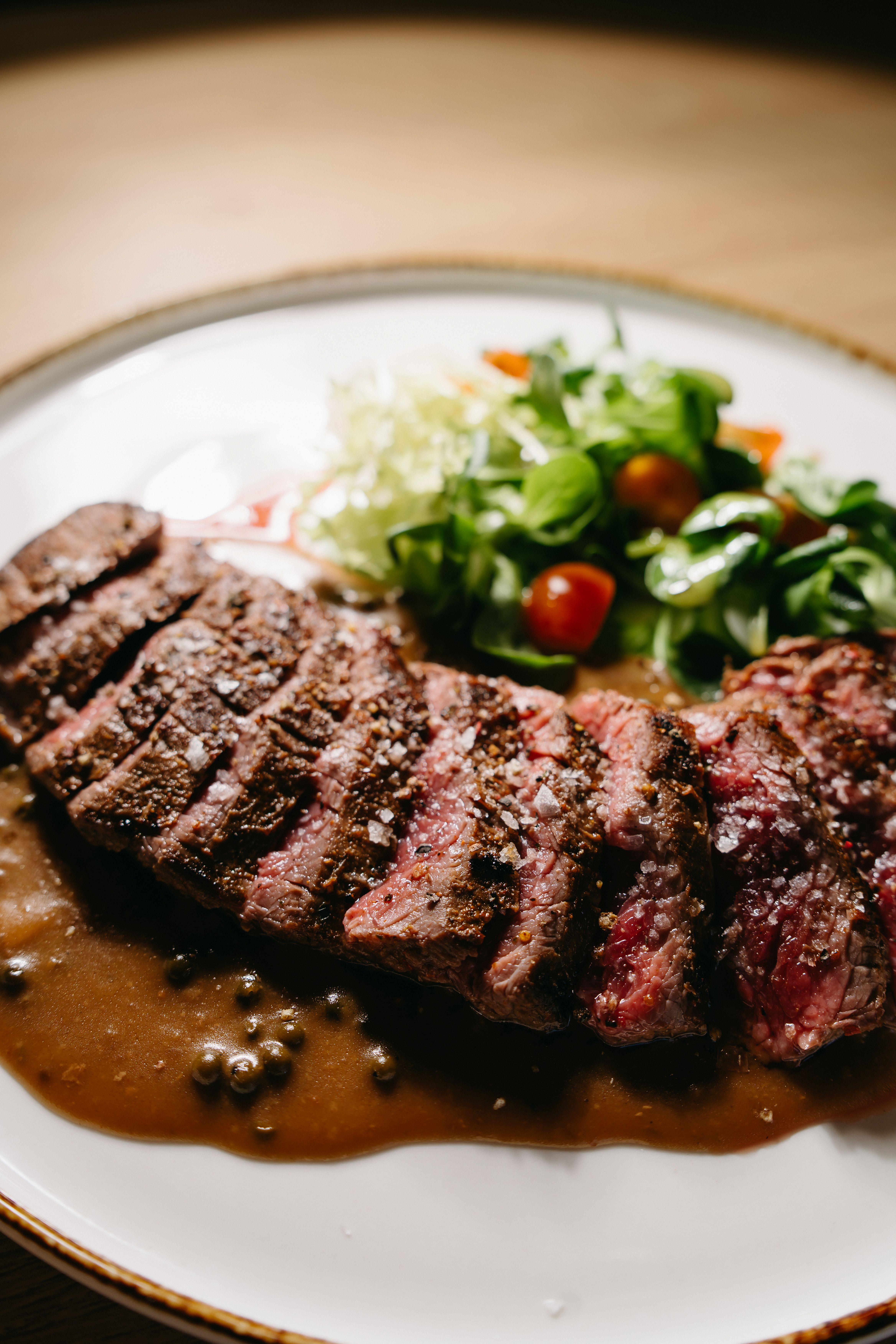 Flank steak s pepřovou omáčkou